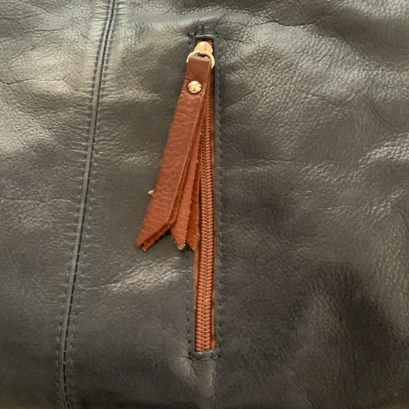 SOLDNavy leather tote bag, made in Italy, with burgundy i setts at sides, EUC - Picture 7 of 8